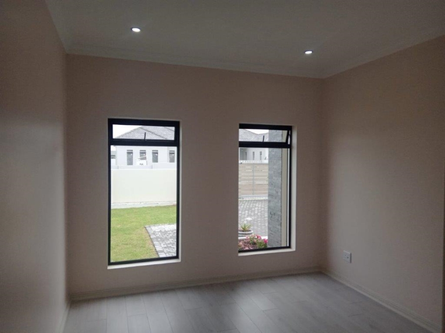 4 Bedroom Property for Sale in Wavecrest Eastern Cape